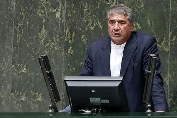 گلایه از کاهش۵۰ درصدی سهم گازوئیل کشاورزان و تراکتورداران/ حاجی بابایی: وزیر نفت پیگیری کند