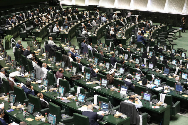 رنجبر: کشور به انسجام نیاز دارد/ تندروی‌ها پاسخ نمی‌دهد