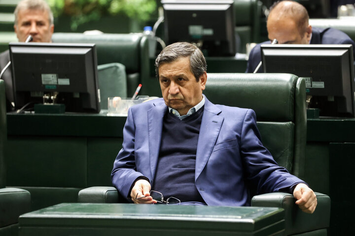 همتی: به خوبی بر اقتصاد کشور مسلط هستم/جلوی تورم را خواهیم گرفت