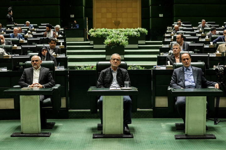 حضور رئیس جمهور در جلسه رای اعتماد مدنی زاده