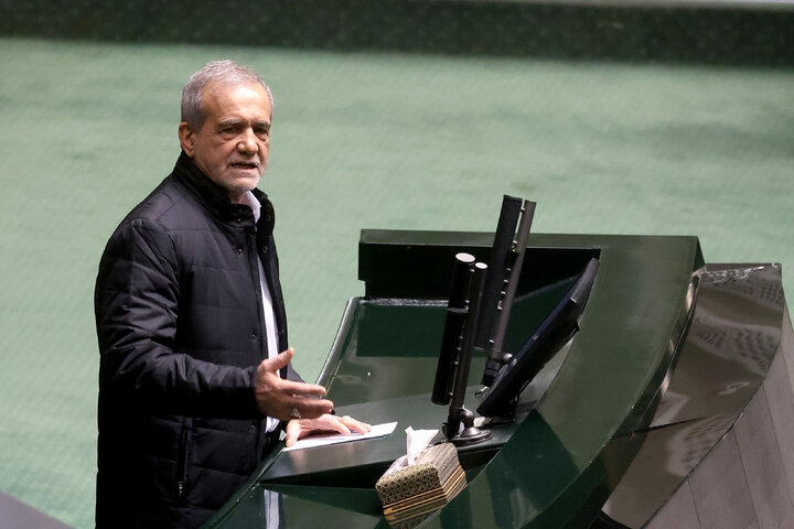 حضور در جلسه استیضاح وزیر امور اقتصادی و دارایی