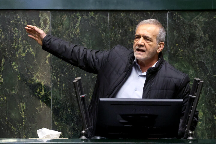 حضور در جلسه استیضاح وزیر امور اقتصادی و دارایی