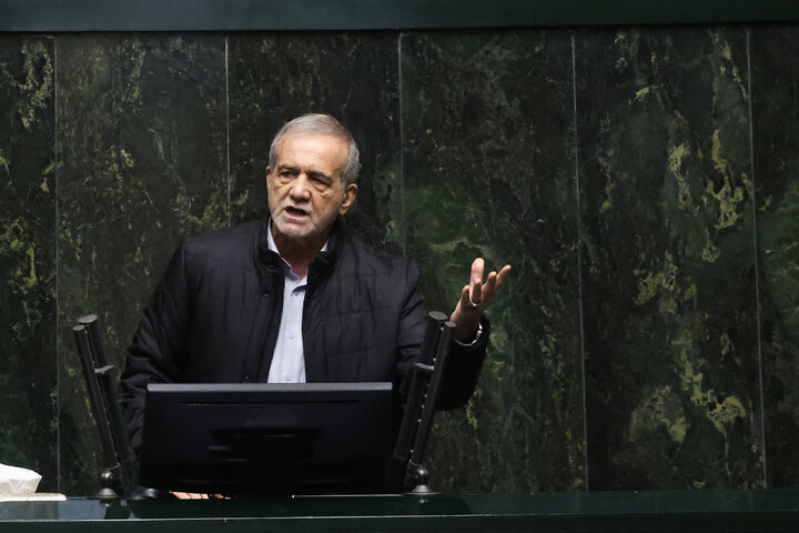 حضور در جلسه استیضاح وزیر امور اقتصادی و دارایی