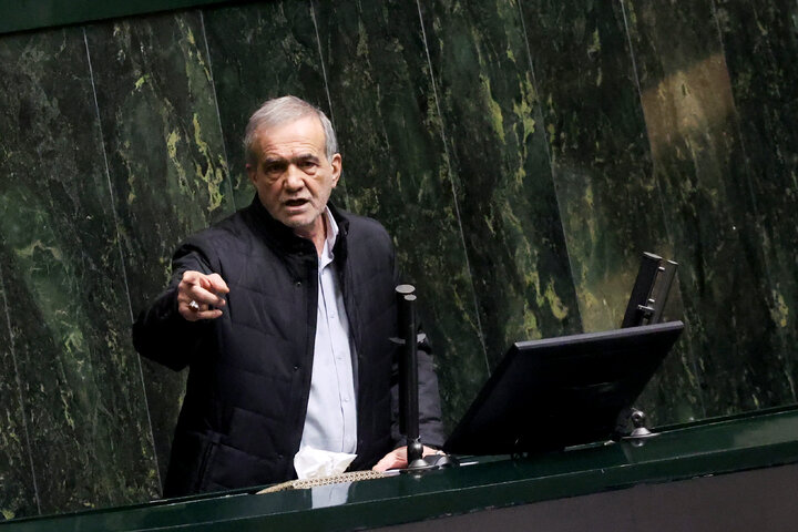 حضور در جلسه استیضاح وزیر امور اقتصادی و دارایی