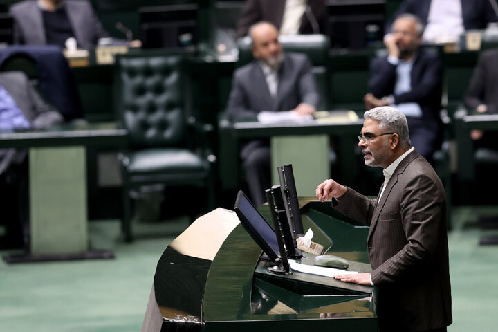 حضور در جلسه استیضاح وزیر امور اقتصادی و دارایی