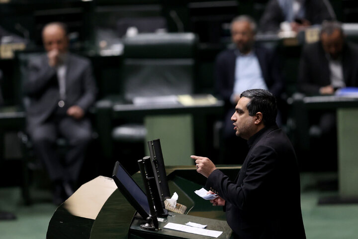 حضور در جلسه استیضاح وزیر امور اقتصادی و دارایی