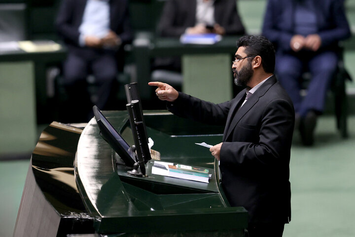 حضور در جلسه استیضاح وزیر امور اقتصادی و دارایی