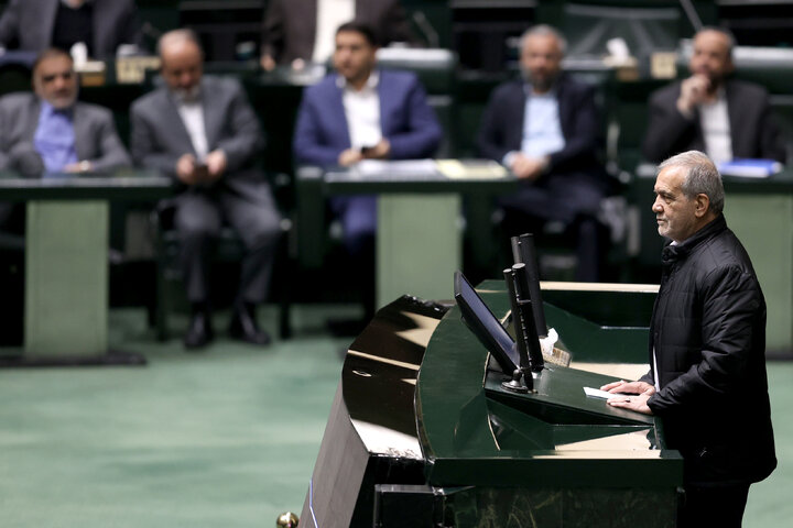 حضور در جلسه استیضاح وزیر امور اقتصادی و دارایی