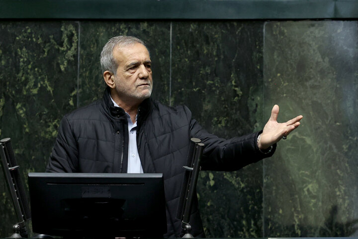 حضور در جلسه استیضاح وزیر امور اقتصادی و دارایی