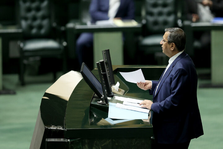 حضور در جلسه استیضاح وزیر امور اقتصادی و دارایی