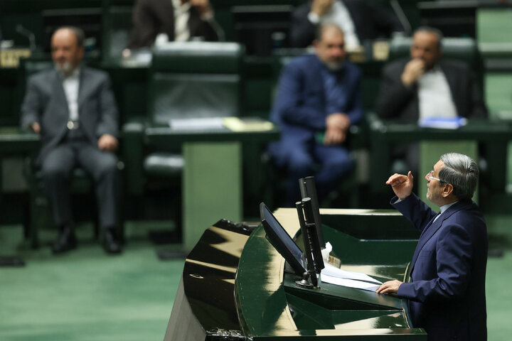 حضور در جلسه استیضاح وزیر امور اقتصادی و دارایی