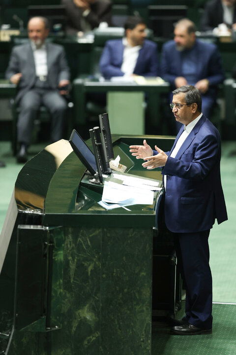 حضور در جلسه استیضاح وزیر امور اقتصادی و دارایی