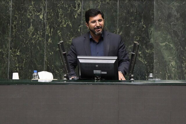 وزیر پیشنهادی اقتصاد جوان و نخبه است و می‌تواند تحولی جدی ایجاد کند