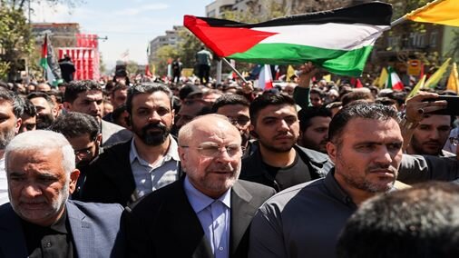 قالیباف در راهپیمایی روز قدس تهران سخنرانی می‌کند