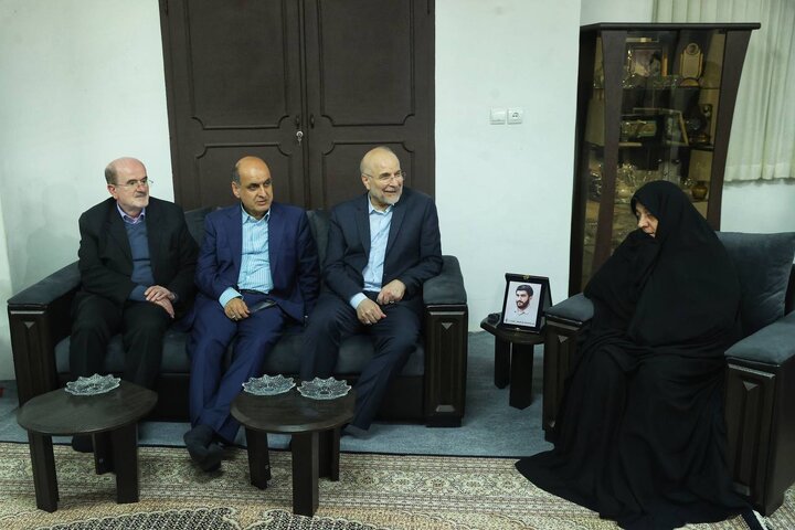 حضور قالیباف در منزل سردار شهید «حسین املاکی»