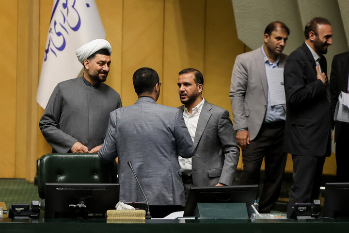 جلسه علنی یکشنبه 7 اردیبهشت مجلس شورای اسلامی