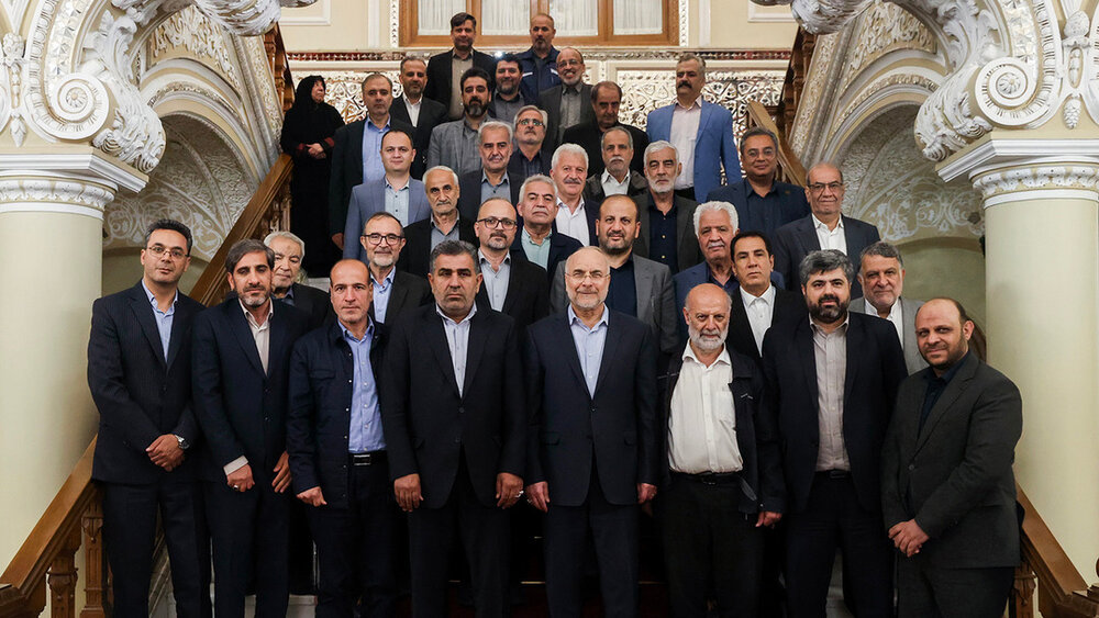 دیدار اعضای ستاد مرکزی بزرگداشت هفته کارگر با قالیباف