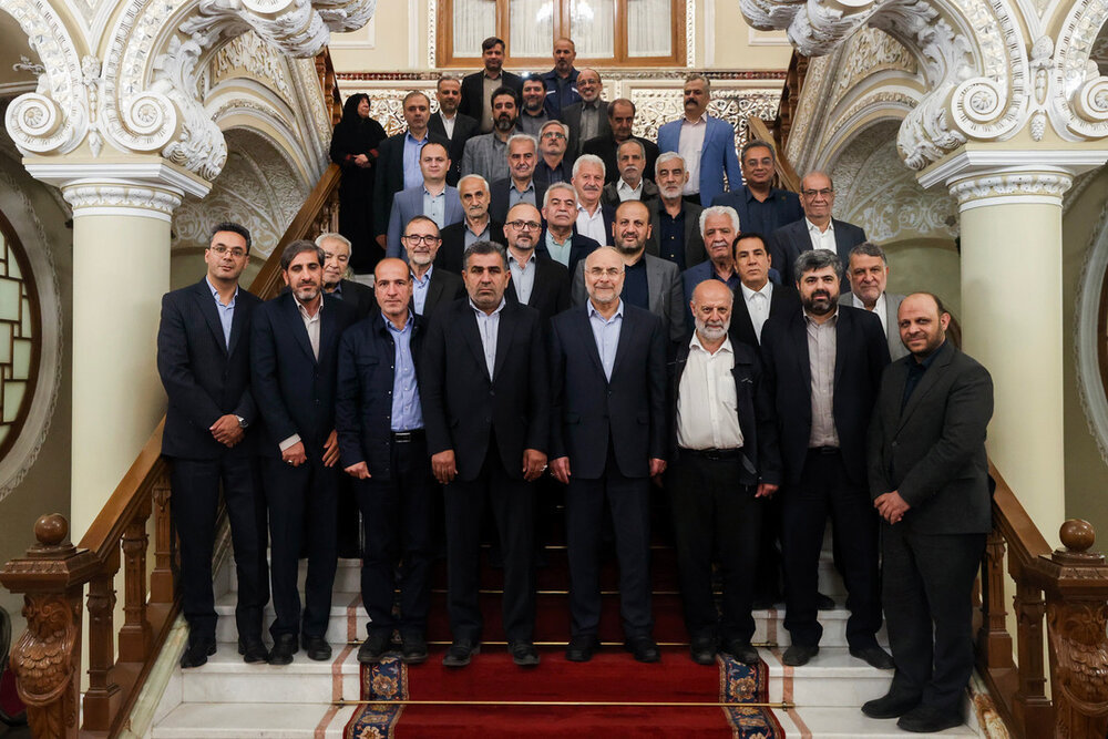 دیدار اعضای ستاد مرکزی بزرگداشت هفته کارگر با قالیباف