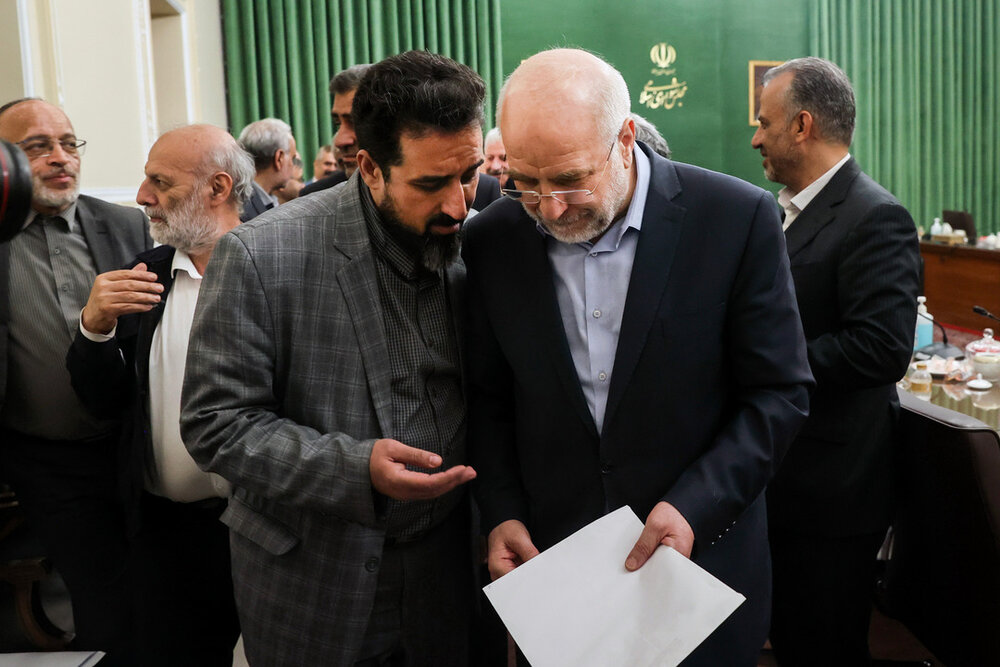 دیدار اعضای ستاد مرکزی بزرگداشت هفته کارگر با قالیباف