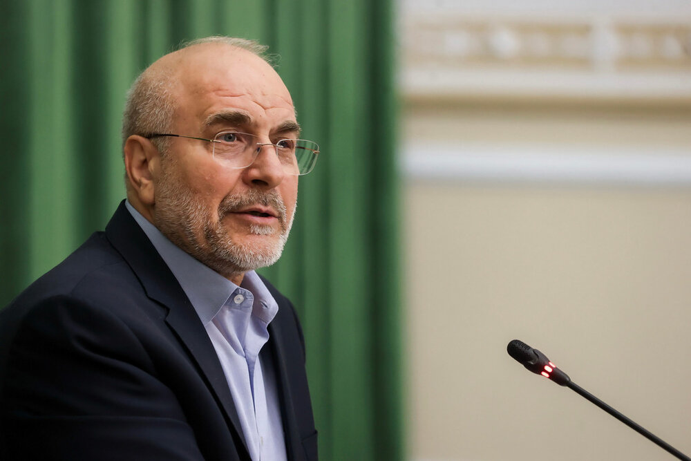 دیدار اعضای ستاد مرکزی بزرگداشت هفته کارگر با قالیباف