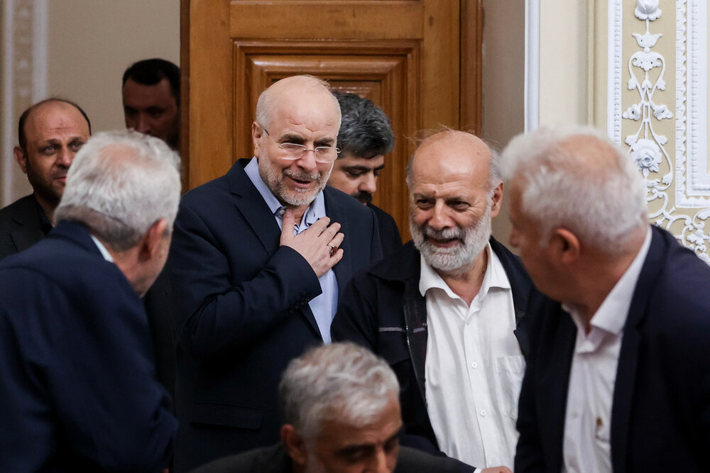 دیدار اعضای ستاد مرکزی بزرگداشت هفته کارگر با قالیباف