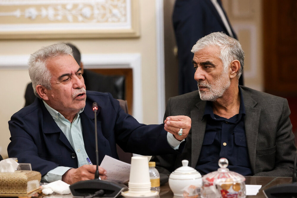 دیدار اعضای ستاد مرکزی بزرگداشت هفته کارگر با قالیباف