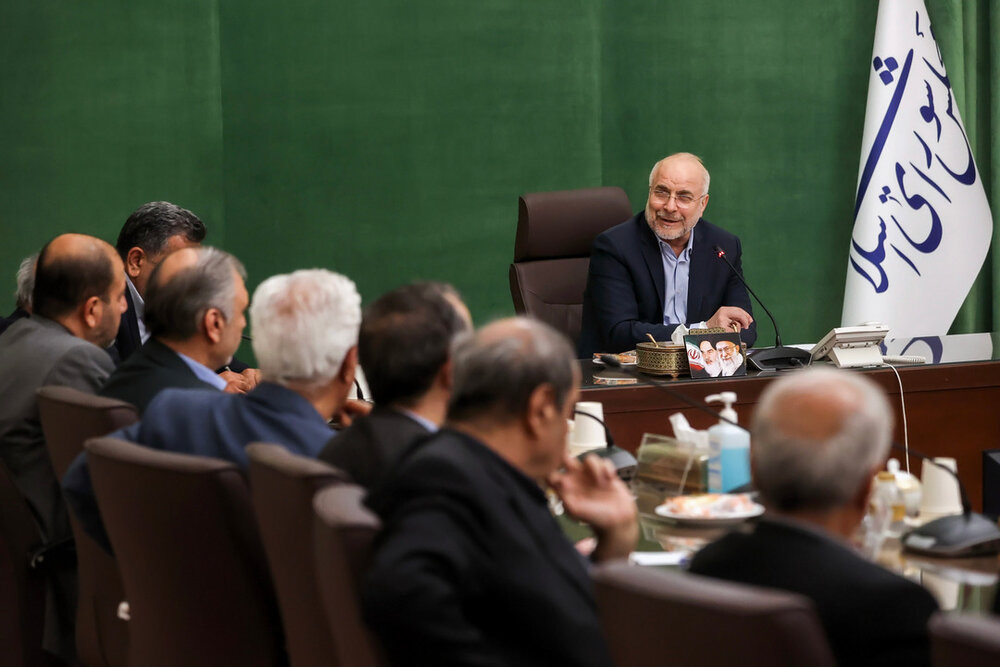 دیدار اعضای ستاد مرکزی بزرگداشت هفته کارگر با قالیباف