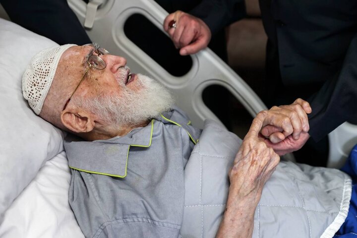 عیادت قالیباف از آیت‌الله نوری همدانی