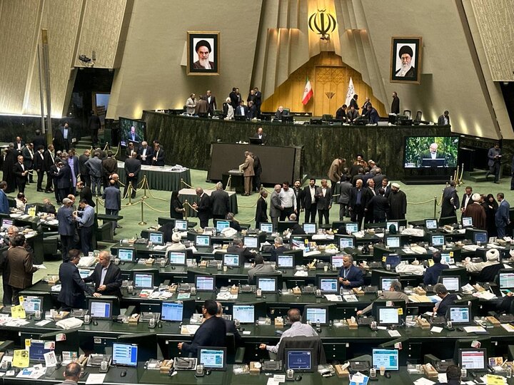 نیکزاد پس از سه نوبت بازشماری آرا نائب اول مجلس دوازدهم شد