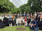 عکس یادگاری قالیباف در سفر به کاراکاس با کودکان ایرانی مقیم ونزوئلا