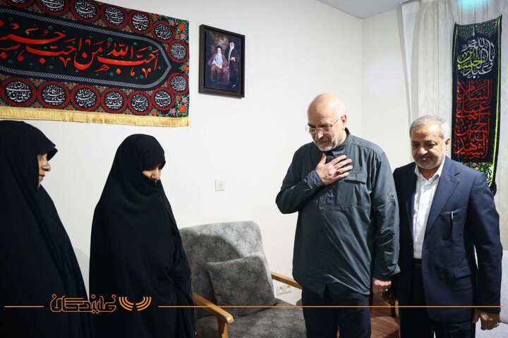 حضور رئیس مجلس در منزل سرلشکر شهید کاظمی