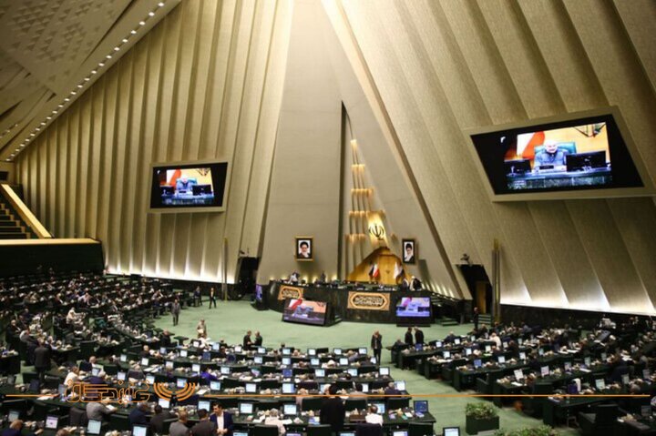 هشدار جدی مجلس به دولت: بازار را کنترل و با احتکار برخورد کنید 