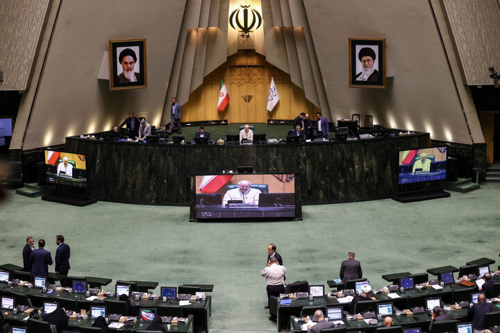  تذکرات کتبی 60 نماینده به عراقچی برای خروج از NPT