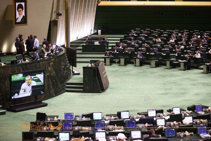 بررسی گزارش عملکرد وزارت تعاون، کار و رفاه اجتماعی در جلسه علنی مجلس
