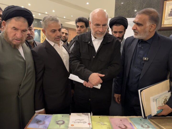 بازدید قالیباف از نمایشگاه کتاب نمایندگان ادوار به مناسبت روز مجلس

