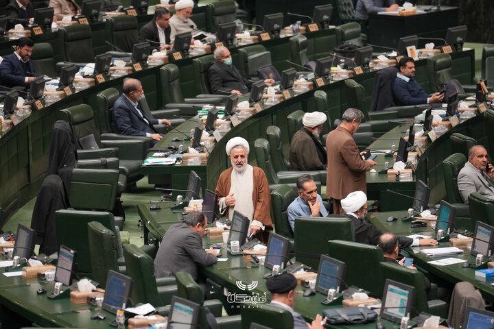 جلسه علنی مجلس آغاز شد