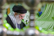 حضور رهبر معظم انقلاب در حرم مطهر حضرت امام خمینی(ره)