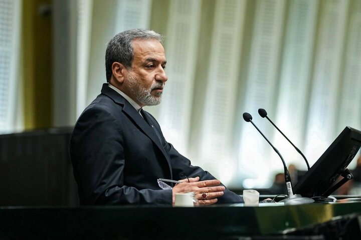 حضور و سخنرانی سیدعباس عراقچی در جلسه غیرعلنی مجلس