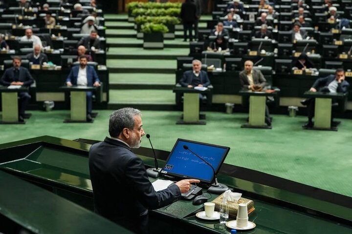 حضور و سخنرانی سیدعباس عراقچی در جلسه غیرعلنی مجلس