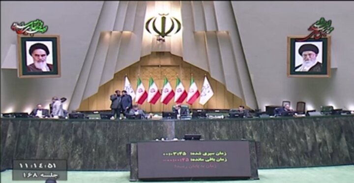 لک‌علی‌آبادی: رانت ۱۱۶ میلیارد دلاری ارز ترجیحی پایه‌های اقتصادی کشور را نابود کرد