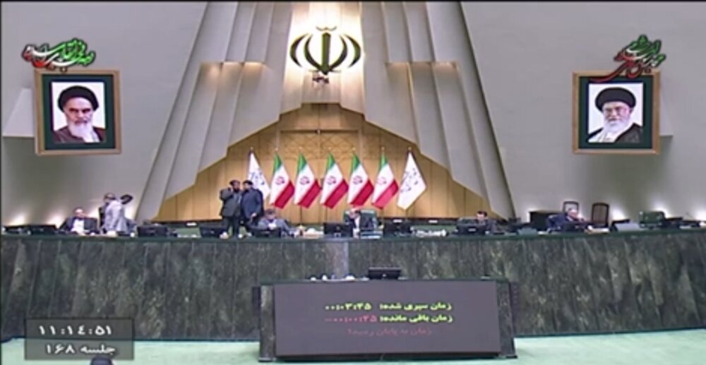 لک‌علی‌آبادی: رانت ۱۱۶ میلیارد دلاری ارز ترجیحی پایه‌های اقتصادی کشور را نابود کرد