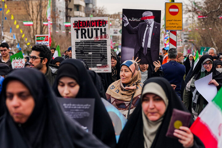 قالیباف در قلب حماسه ۲۲ بهمن/ قاب مشترک رئیس مجلس و ملت در جشن چهل‌وهفت سالگی