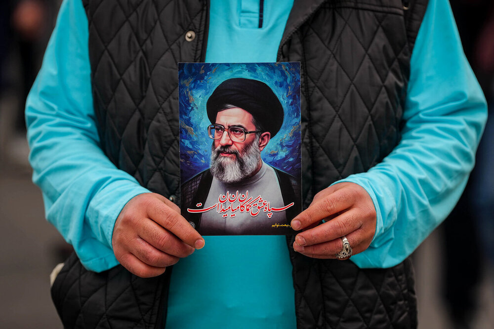 قالیباف در قلب حماسه ۲۲ بهمن/ قاب مشترک رئیس مجلس و ملت در جشن چهل‌وهفت سالگی