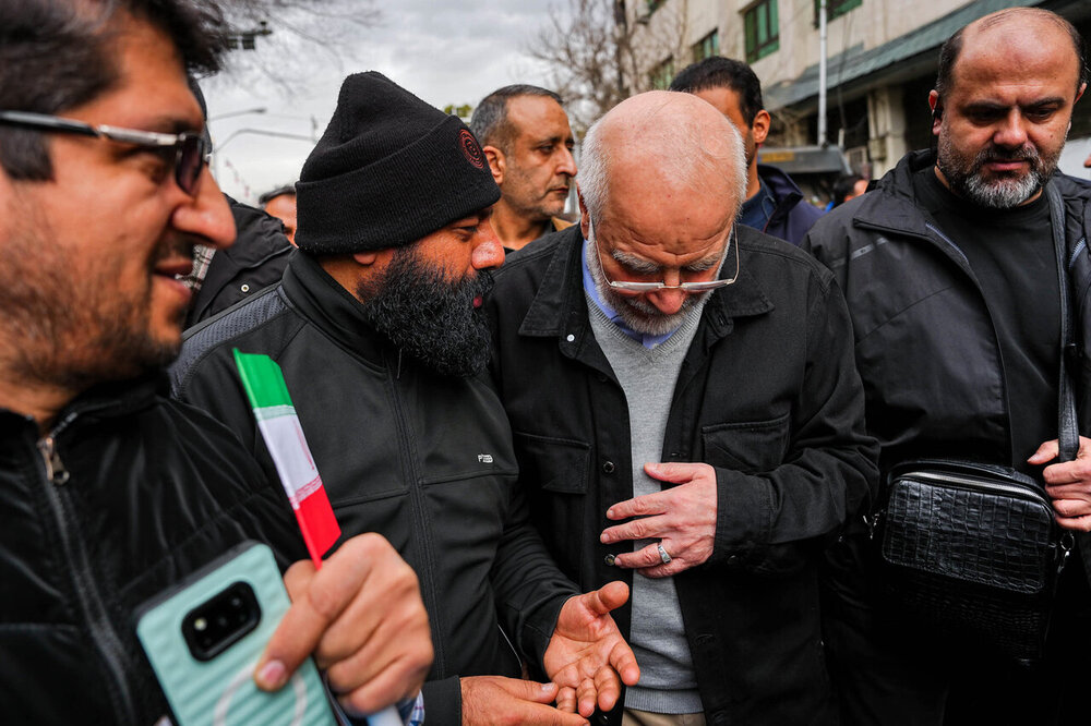 قالیباف در قلب حماسه ۲۲ بهمن/ قاب مشترک رئیس مجلس و ملت در جشن چهل‌وهفت سالگی
