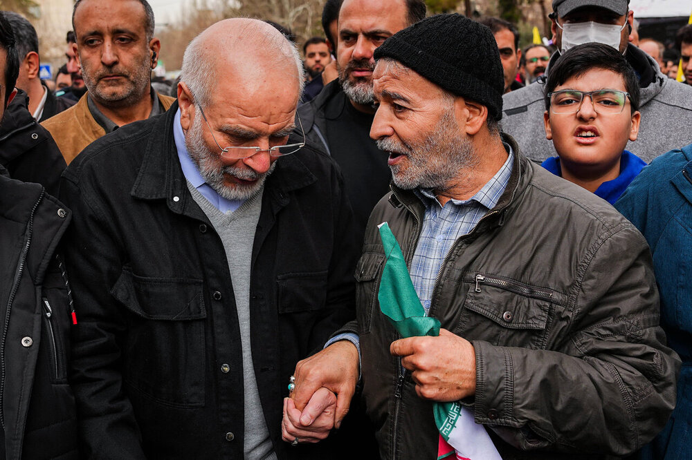 قالیباف در قلب حماسه ۲۲ بهمن/ قاب مشترک رئیس مجلس و ملت در جشن چهل‌وهفت سالگی