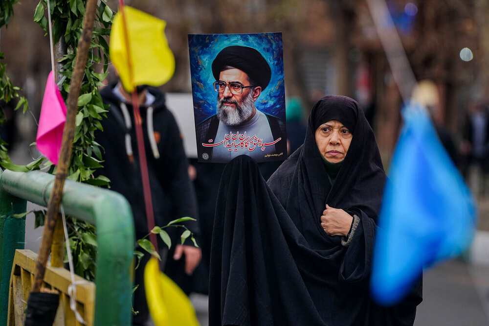 قاب مشترک رئیس مجلس و ملت در جشن چهل‌وهفت سالگی