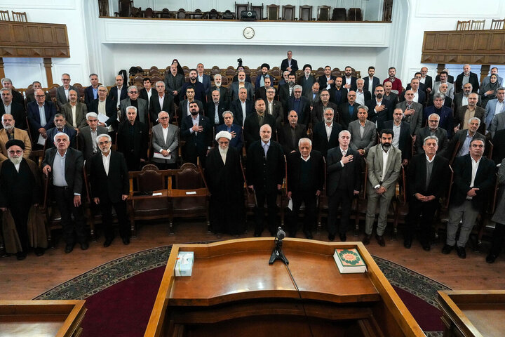 نشست فعالان اقتصادی و اعضای اتاق اصناف و بازار با قالیباف