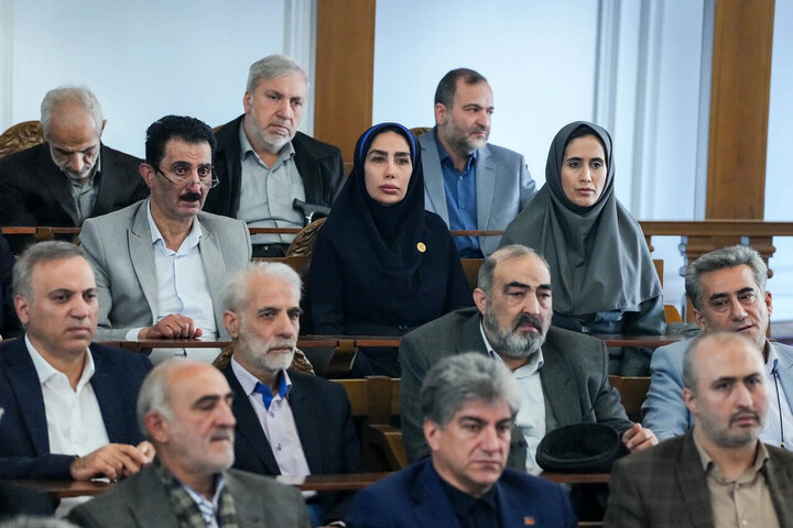 نشست فعالان اقتصادی و اعضای اتاق اصناف و بازار با قالیباف