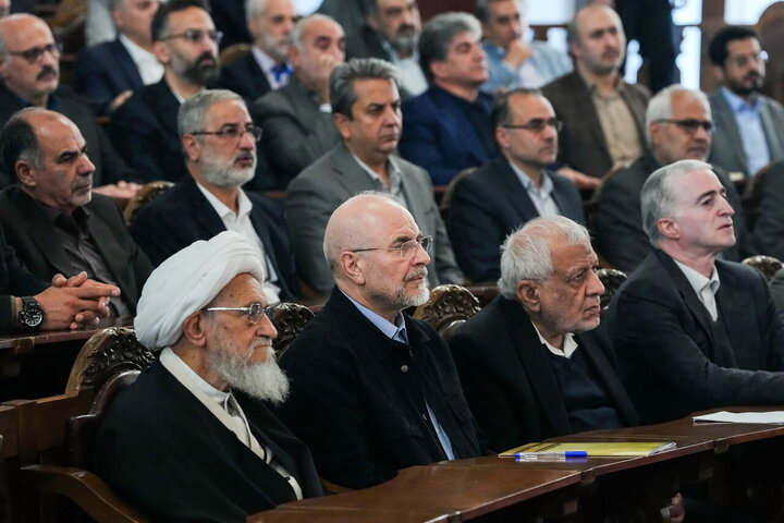 نشست فعالان اقتصادی و اعضای اتاق اصناف و بازار با قالیباف