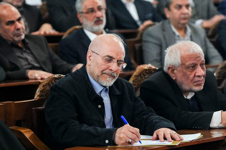 نشست فعالان اقتصادی و اعضای اتاق اصناف و بازار با قالیباف